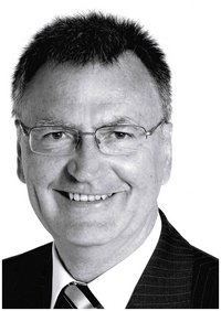 Portraitfoto von Landrat Franz Josef Schumann, Landrat von 1992 bis 2008