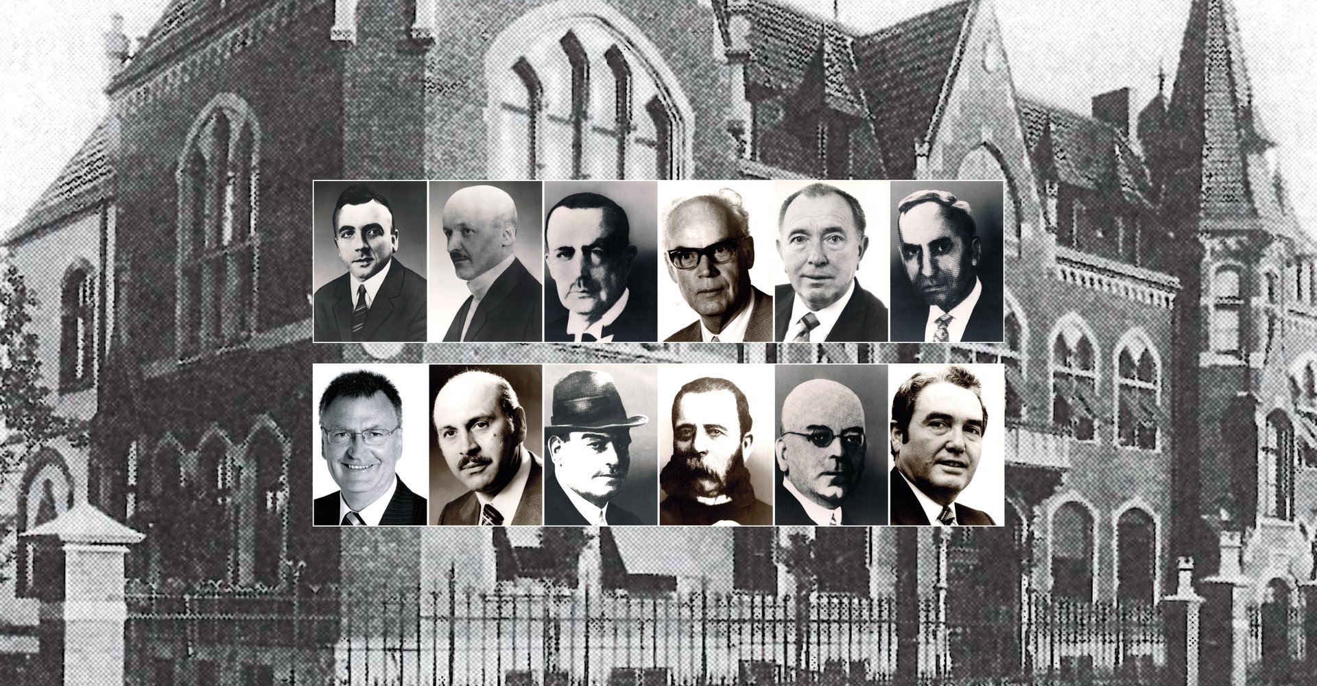 Abbildung von 12 Landräten des Landkreises Sankt Wendel, dahinter eine historische Aufnahme des Landratsamtes